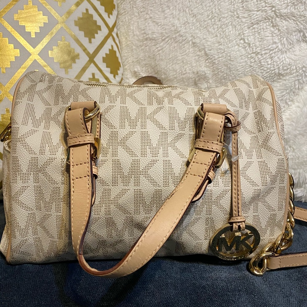 Michael Kors MK Barrel Bag